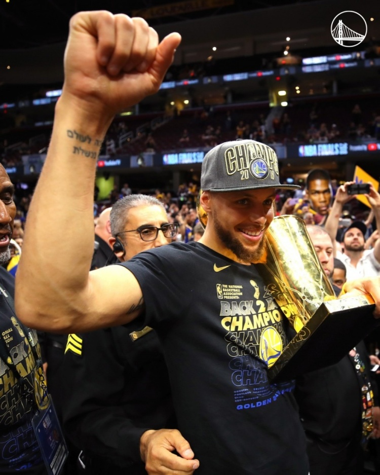 nba勇士总冠军,nba勇士总冠军奖杯