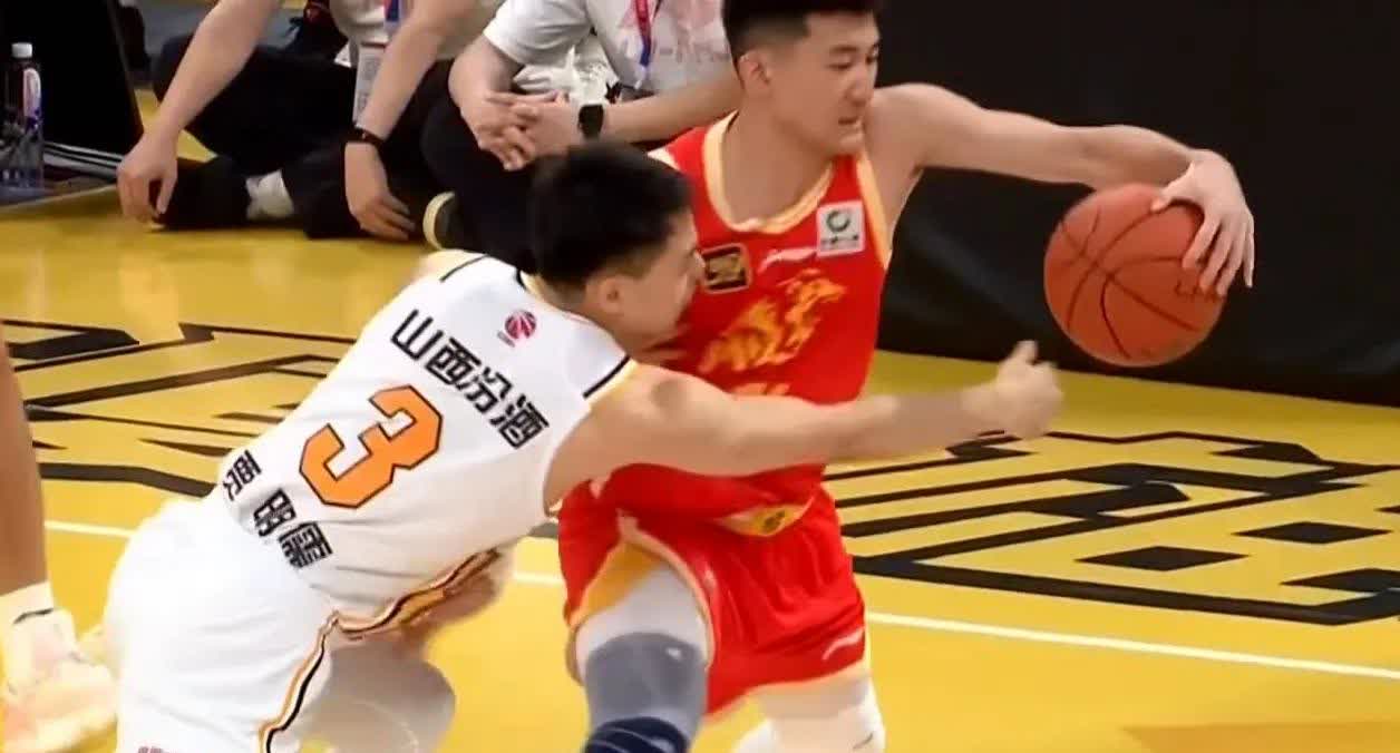 关于CBA赛季头号对决：焦点之战精彩瞬间的信息