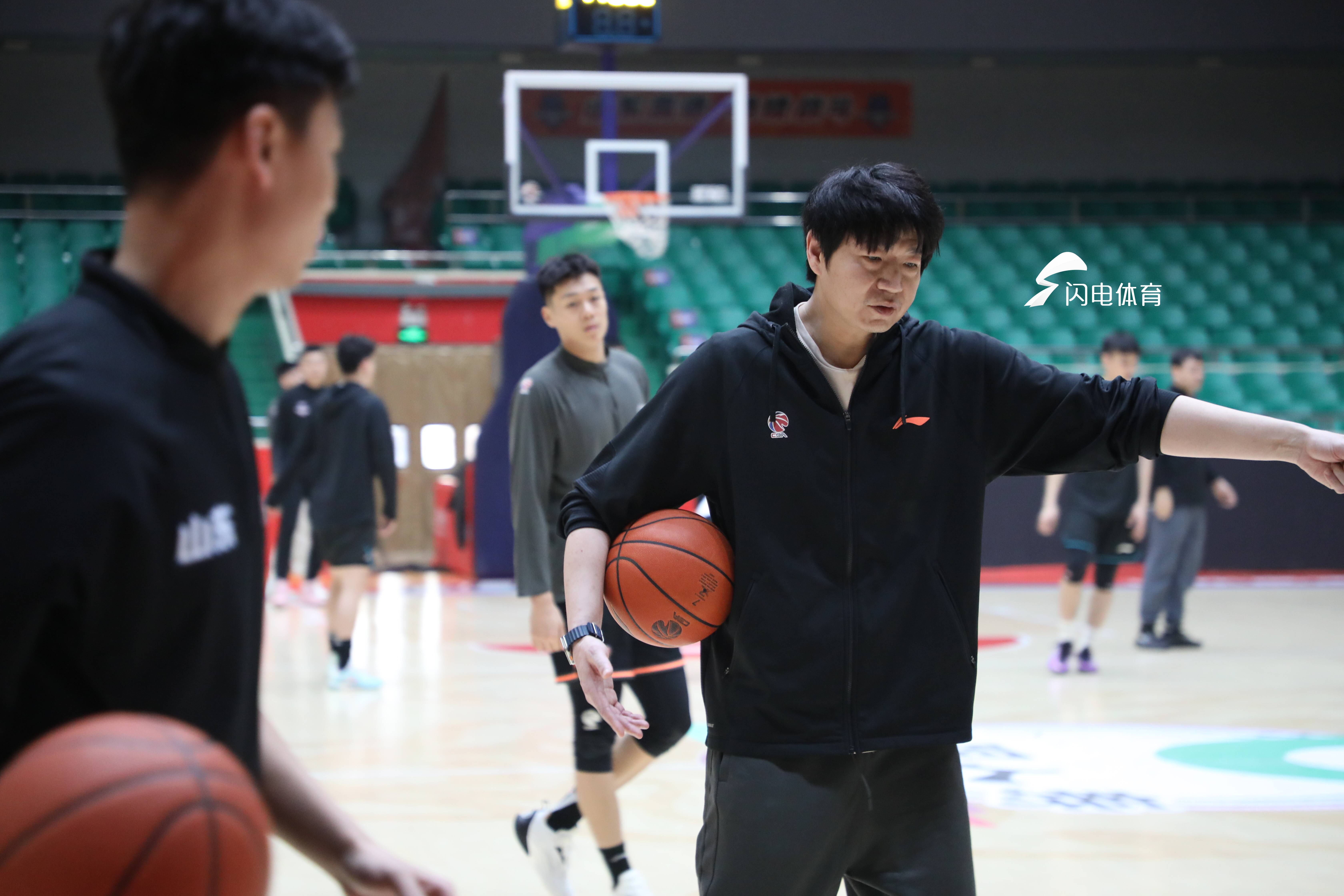 山东高速男篮通过季前赛磨合阵容，力求再接再厉的简单介绍