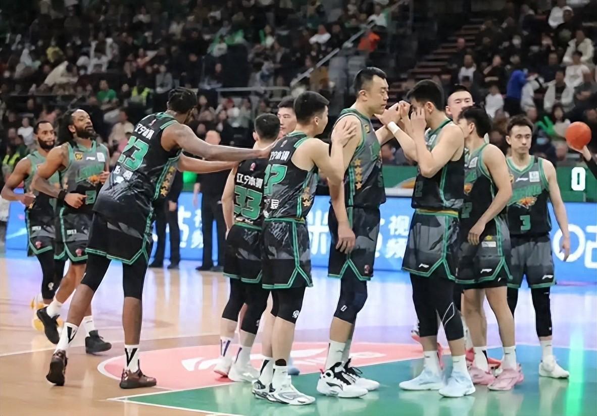 包含浙江广厦迎来新援，球队实力进一步提升的词条